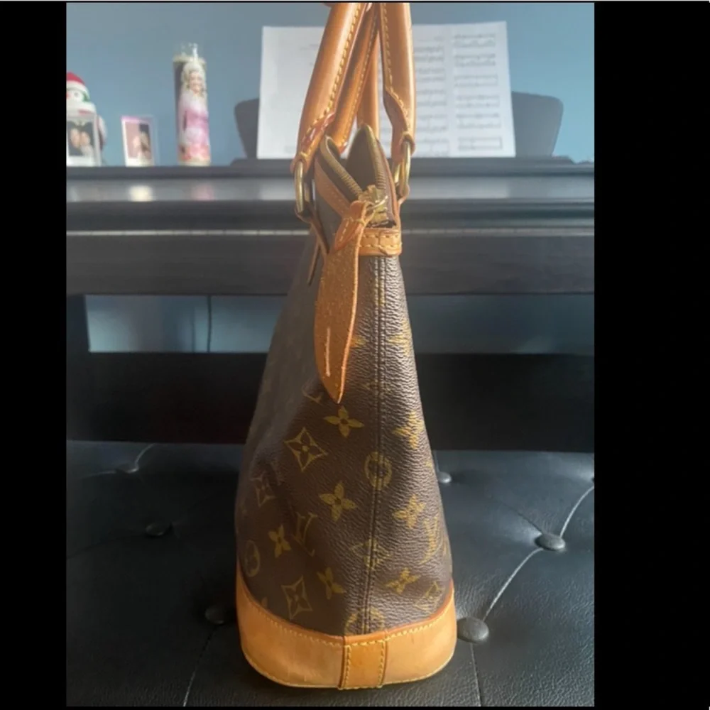Louis Vuitton Handbag - Picture 5 of 12